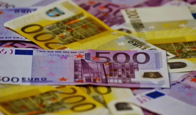 Çikolata Kutusundan 220 Bin Euro Çıktı