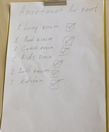 Esenyurt'ta korkutan çatı yangını: 4 binanın çatısına sıçradı